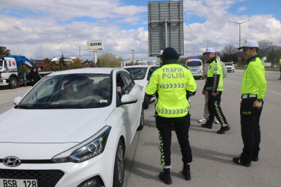 Afyonkarahisar'dan bayram tatilinde 6 milyona yakın araç geçti