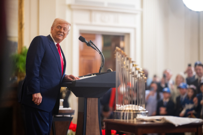 Trump, tarifeleri durdurmayı değerlendirmediklerini söyledi