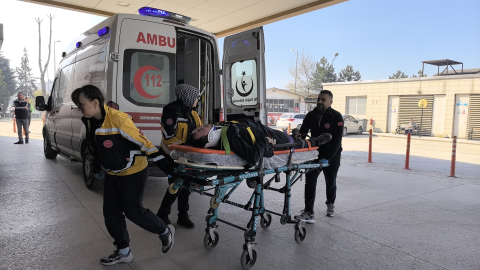 Cam takarken düşen işçi ağır yaralandı