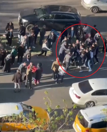 Motosikleti ile yayaya çarpan sürücüye saldırı