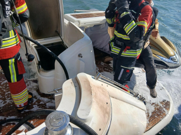 Ayvalık'ta marinada bağlı motoryatta yangın