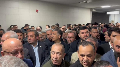 İstanbul - Zafer Partisi Genel Başkanı Ümit Özdağ hakim karşısında / Görüntü eklendi