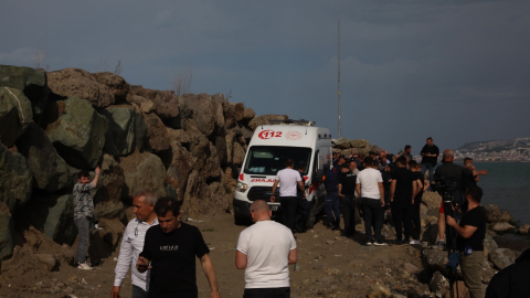 Trabzon'da denize giren 2 arkadaştan 1'i boğuldu, 1'i yoğun bakımda (2)- Yeniden
