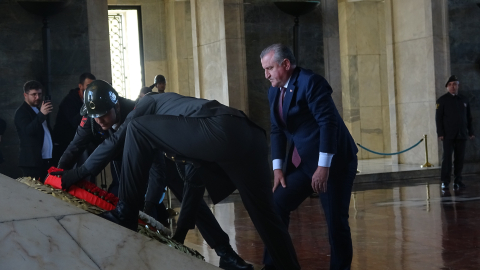 Bakan Bak, sporcu ve gençlerle Anıtkabir’i ziyaret etti / Video eklendi