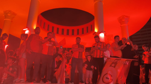 Mersin'de Galatasaray taraftarı şampiyonluk kutluyor
