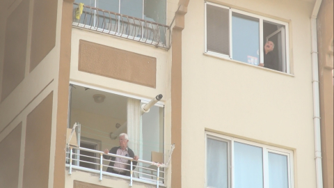 Kırıkkale’de 7 katlı apartmanda çıkan yangında mahsur kalan 10 kişi kurtarıldı