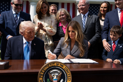 Trump, yapay zekayla oluşturulan cinsel içerikleri engelleyecek yasa tasarısını imzaladı