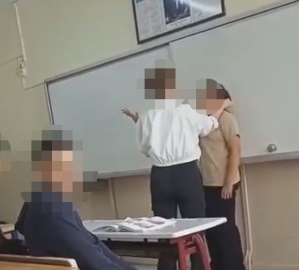İstanbul - Pendik'te öğretmenin tahtaya kaldırdığı öğrencisine fiziksel ve sözlü şiddeti kamerada