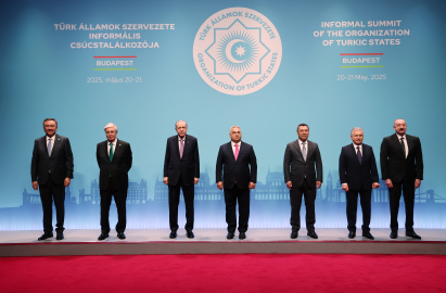 Cumhurbaşkanı Erdoğan, Türk Devletleri Teşkilatı Gayriresmi Zirvesi’ne katılan liderlerle sohbet etti
