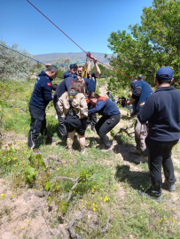 Kapadokya'da sıcak hava balonu, kayalıklara zorunlu iniş yaptı / Ek fotoğraflar