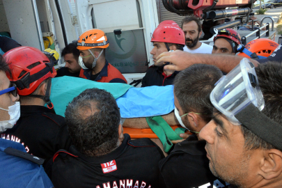 İş makinesi operatörü, yıktığı binanın altında kalıp, hayatını kaybetti (3)