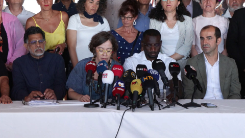 İstanbul- DEM Parti 39 kişilik yabancı heyetle İstanbul'da basın açıklaması düzenledi