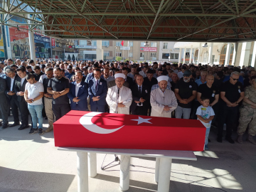 Diyarbakır’da polis memuru, trafik kazasında hayatını kaybetti (2)