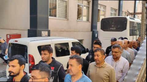 İstanbul - FETÖ soruşturması kapsamında gözaltınan alınanlar sağlık kontrolünden geçirildi - 2 / Ek görüntüyle