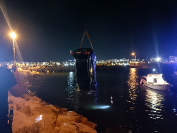 İstanbul- Silivri'de otomobil denize düştü; içindeki kişi son anda kurtuldu