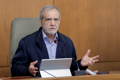 Pezeşkiyan'dan Körfez ülkelerine mesaj: Düşmanlarımızın savaşı topraklarınızdan yürütmesine izin vermeyin