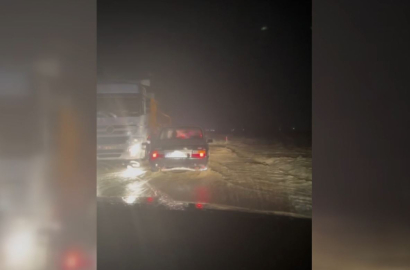 Polatlı'da sağanak; araçlar sele kapıldı