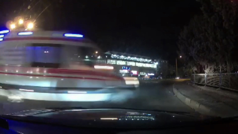 Bursa'da kamyonet ile hasta nakil ambulansı çarpıştı; 1 ölü, 4 yaralı (2)
