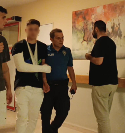 Bursa'da, 'sözlü taciz' kavgasında bıçakla yaralandı