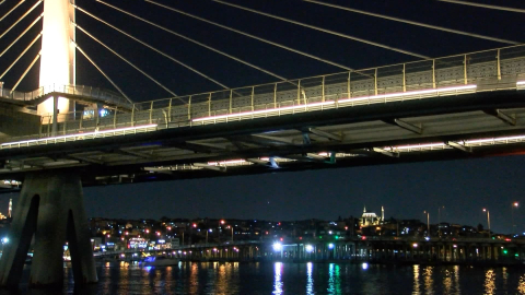 İstanbul- Beyoğlu'nda, köprüden denize düşen kişi için arama çalışmaları başlatıldı