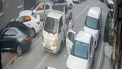 İstanbul- Avcılar'dan çaldıkları kamyonetle başka bir aracın ses sistemini çaldılar