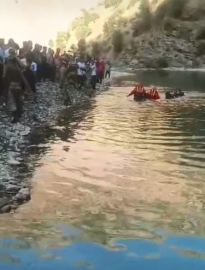 Bitlis'te derede balçığa saplanan genç boğuldu