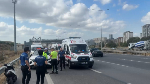 İstanbul - Başakşehir'de hafif ticari araç ile motosiklet çarpıştı: 1’i ağır 2 yaralı