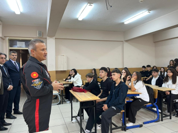 Türkiye'nin ilk astronotları, ilk ders gününde öğrencilerle buluştu