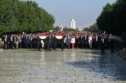 Özgür Özel, Anıtkabir'i ziyaret etti