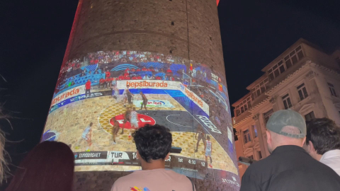 İstanbul - 12 Dev Adam'ın final mücadelesi Galata Kulesi'ne yansıtıldı