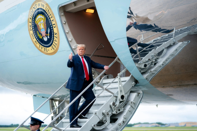 Trump'ı taşıyan uçakla yolcu uçağı çarpışma tehlikesi atlattı