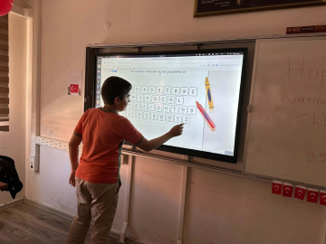 Her dersi oyunla öğreniyorlar