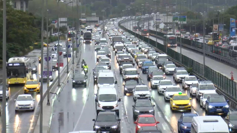 İstanbul - İstanbul'da haftanın ilk mesai günü trafik yoğunluğu -3 /Ek görüntü