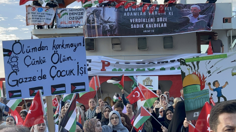 Zonguldak’ta İsrail’i protesto için denize açıldılar
