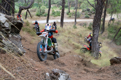 Ünlü sporcudan genç yeteneklere enduro motosiklet eğitimi