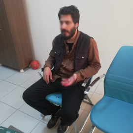 Öğrencinin harçlığını gasbetmeye çalışan 2 kişi, müdahale eden müdür yardımcısının burnunu kırdı