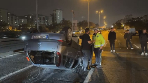 İstanbul - Bayrampaşa'da makas attığı iddia edilen sürücü zincirleme kazaya neden oldu