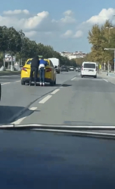 İstanbul - Maltepe'de patenle tehlikeli yolculuk kamerada