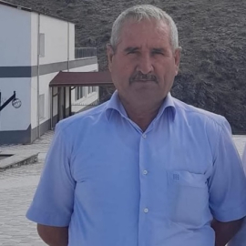 Bahçesindeki kuru otları yakarken fenalaşıp düştüğü alevlerin arasında kalıp öldü