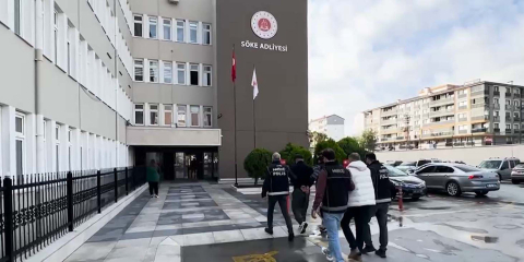 Sürücüsünün ‘dur’ ihtarına uymadığı otomobilden uyuşturucu çıktı; 2 tutuklama