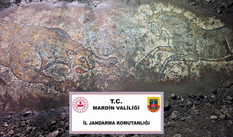 Kaçakçılara satılmak istenen 1500 yıllık mozaik ele geçirildi
