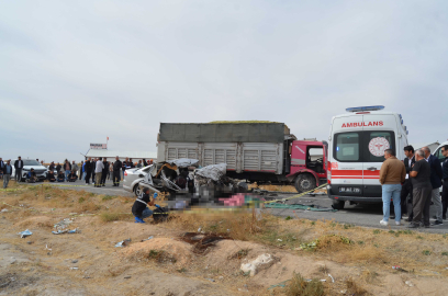 Aksaray'da kamyonla çarpışan otomobildeki 3 kardeş öldü