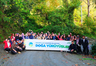 Sonbahar yürüyüşünde doğaseverler Doğançay Şelalesi’nde buluştu