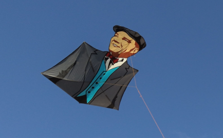 Cumhuriyet Bayramı öncesi Atatürk posterli uçurtma, Mardin semalarında uçuruldu / Ek fotoğraflar