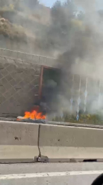 İstanbul- Maltepe'de seyir halindeki otomobil alev alev yandı