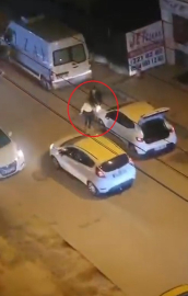 Sokak ortasında darbedilen kadını vatandaşlar kurtardı; o anlar kamerada