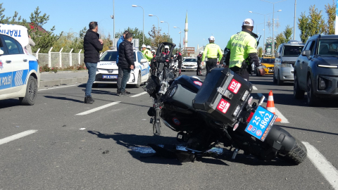 Motosiklet, kamyona çarptı; 1 polis yaralı