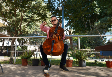 Antalya -Görme engelli müzik öğretmeninden hastalara ‘ritim ve şarkılı terapi’ /Video eklendi