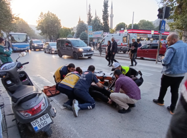 Yayaya çarpmamak için fren yapınca devrilen motosikletin sürücüsü yaralandı