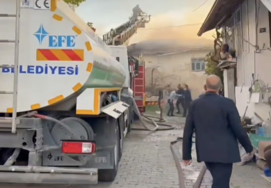 Kütahya'da çıkan yangında iki ev ve bir ahır kullanılamaz hale geldi